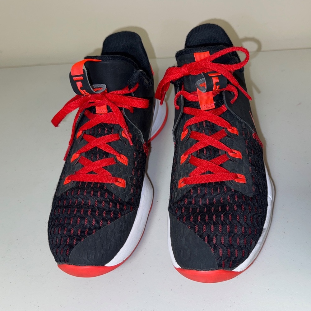 NIKE Lebron Sneakers Witness V Running Shoe Mens 9 Black Red Crimson University - Picture 4 of 10